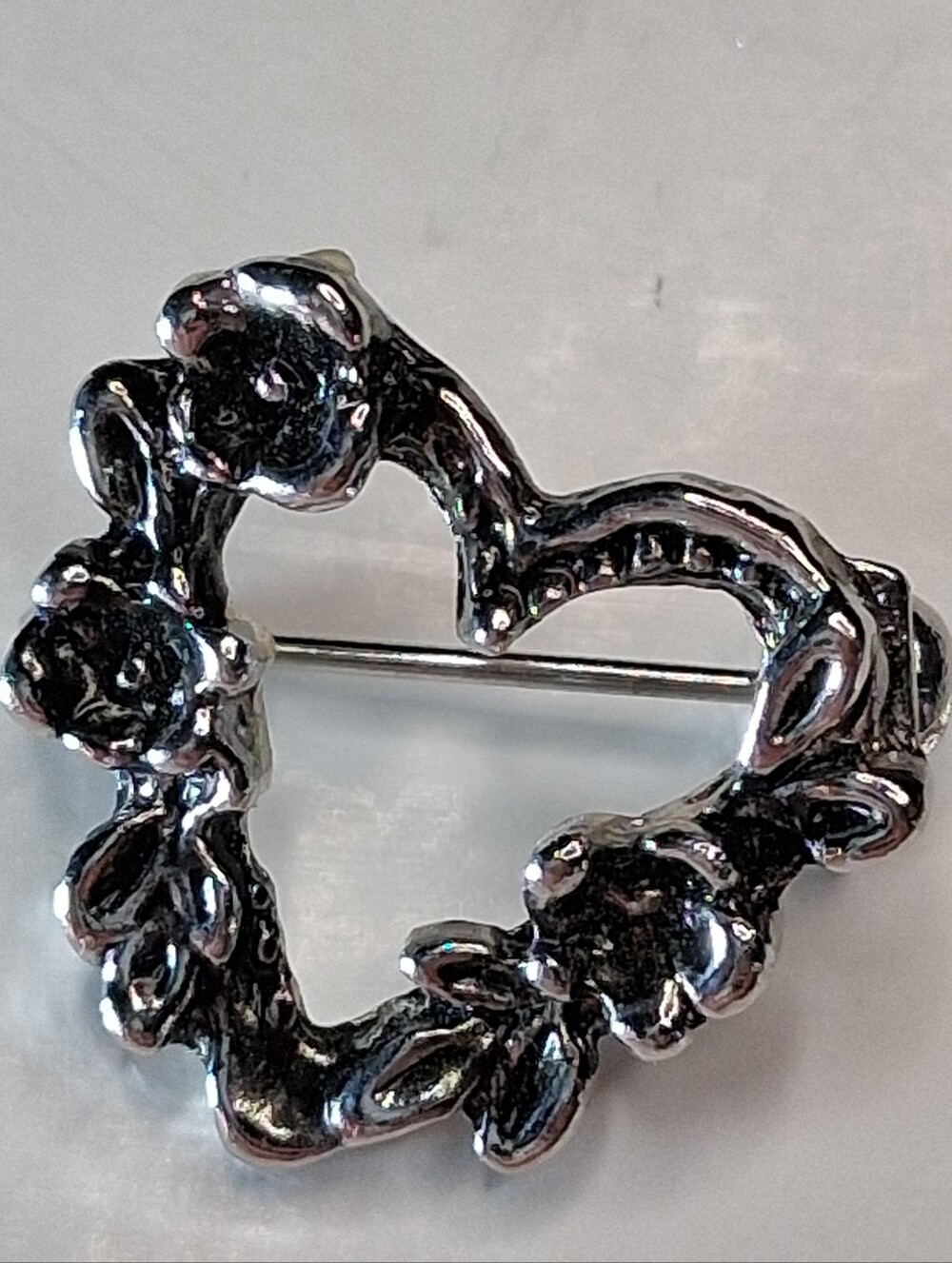 Silver Tone Heart Pin With Roses And Leaves ~ Vintage Brooch With C-clasp